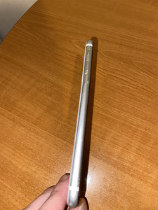iPhone se (2 фото из 4)