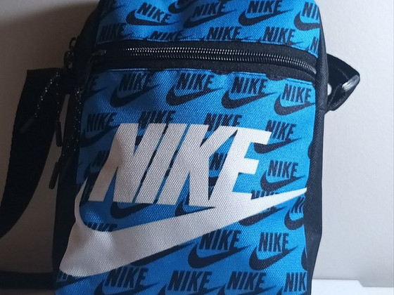 Сумка через плечо Nike».