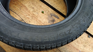 Зимние шины 215/55 R17 (2 фото из 3)