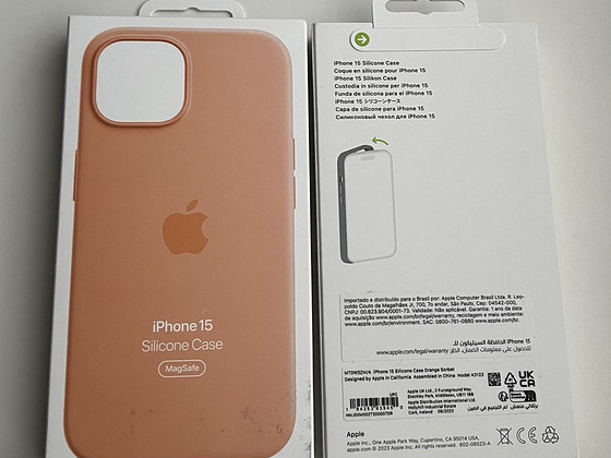 Apple iPhone 15 Silicone Case with Magsafe , Orange Sorbet