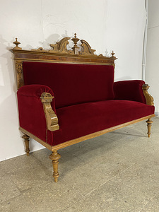 Антикварный диван (3 фото из 10)