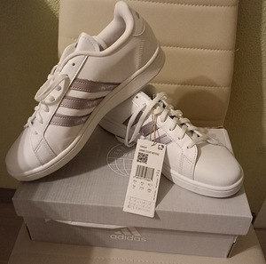 Uued naiste ADIDAS 42 (1 foto / 3)