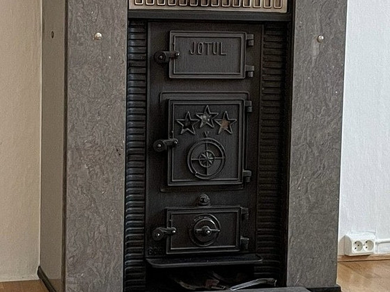 Riga.(Jøtul kamīni.Kamīni)