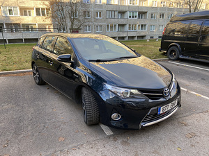 Toyota Auris гибрид бензин/газ LPG Такси (1 фото из 4)