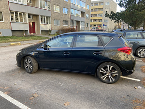 Toyota Auris гибрид бензин/газ LPG Такси (4 фото из 4)