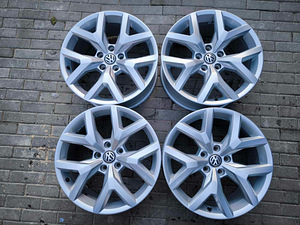 19" Volkswagen originaalveljed 5x120 (6 foto / 7)