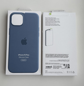 Apple iPhone 15 Plus Silicone Case with Magsafe (1 фото из 5)