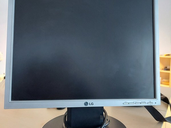 Монитор LG FlatronL1751SQ-SN