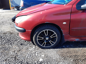 2002 PEUGEOT 206 1.1 (4 фото из 8)