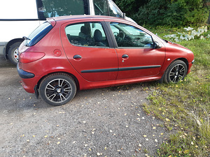 2002 PEUGEOT 206 1.1 (5 фото из 8)