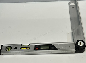 Цифровой угловой уровень Stanley 40cm 0-42-087 + Сумка (4 фото из 8)