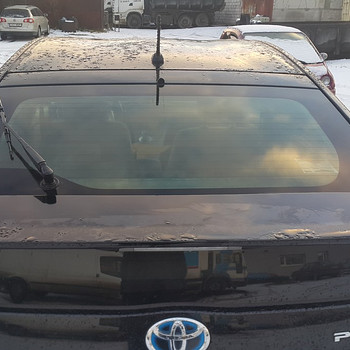 Toyota Prius заднее стекло