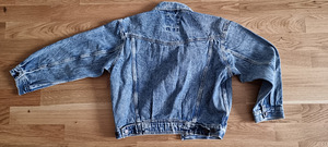 Джинсовая куртка GAP (2 фото из 3)
