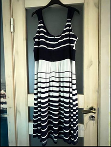 Kleit XL / Size 18 (1 foto / 4)
