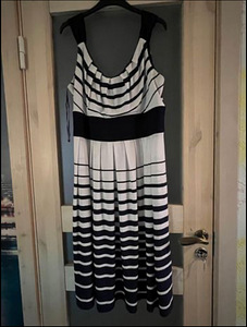 Kleit XL / Size 18 (2 foto / 4)