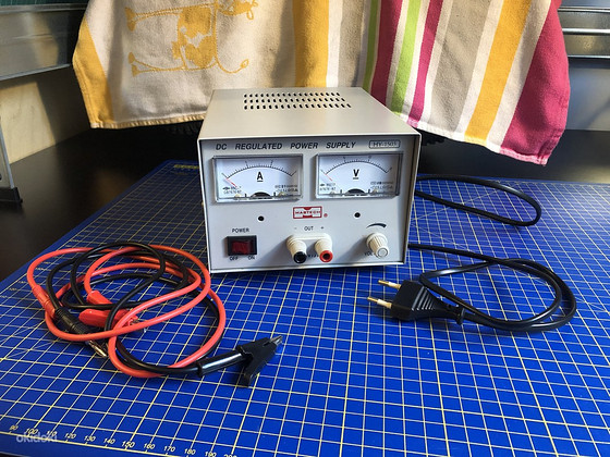 Labori toiteplokk MASTECH HY-1503 // 0...15V / 3A