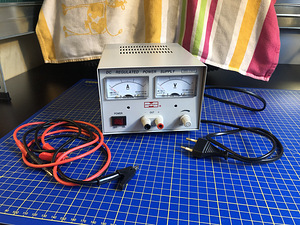 Лабораторный источник питания MASTECH HY-1503 // 0...15В / 3А (1 фото из 5)