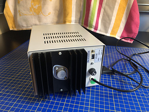 Лабораторный источник питания MASTECH HY-1503 // 0...15В / 3А (4 фото из 5)