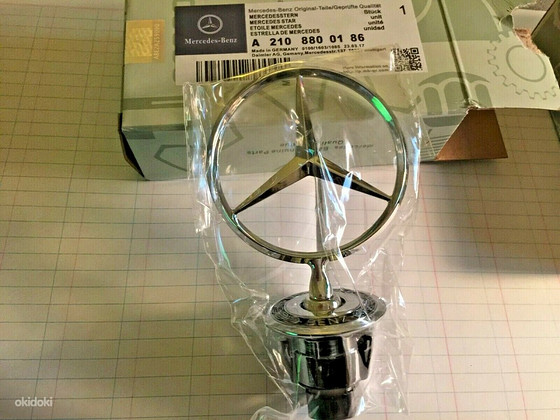 Знак Mercedes на капоте