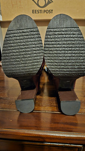 Uued naiste saapad nahast s 38 (2 foto / 3)