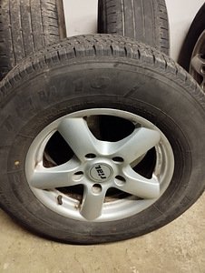 235/70 R16 (1 foto / 8)
