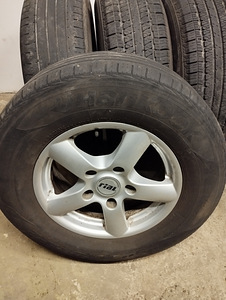 235/70 R16 (5 foto / 8)