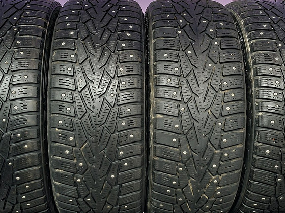R17 Nokian naastrehvid 215/60/17 - paigaldus