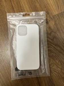 Чехлы для iPhone 11/12 (5 фото из 10)