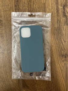 Чехлы для iPhone 11/12 (9 фото из 10)