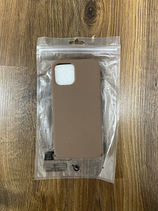Чехлы для iPhone 11/12 (3 фото из 10)