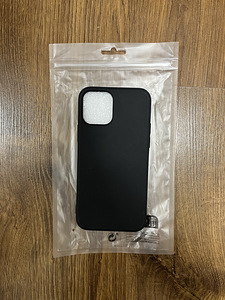 Чехлы для iPhone 11/12 (4 фото из 10)