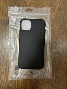 Чехлы для iPhone 11/12 (6 фото из 10)