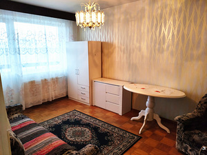 Стол (1 фото из 1)