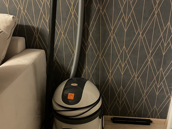 Müüa veefiltriga tolmuimeja