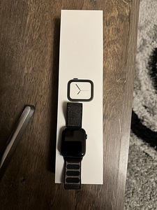 Apple Watch Series 4 (2 фото из 3)