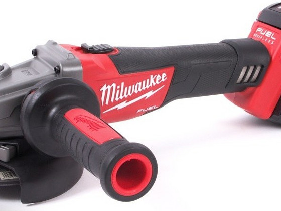 Болгарка Milwaukee M18 CAG125X + зарядка + ящик