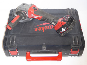 Болгарка Milwaukee M18 CAG125X + зарядка + ящик (4 фото из 6)