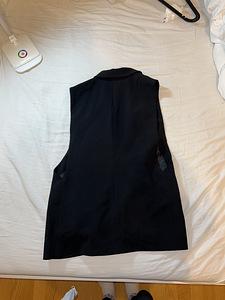 Женский пиджак без рукавов Zara Basic (2 фото из 4)