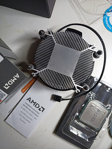 Графический процессор AMD Ryzen 3 3200G Vega 8 (BOX) (6 фото из 6)