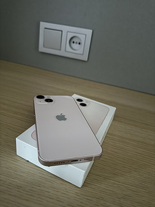 iPhone 13 128 ГБ (2 фото из 3)