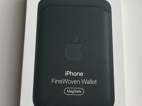 Apple iPhone FineWoven Wallet with MagSafe , Evergreen