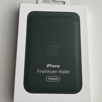 Apple iPhone FineWoven Wallet with MagSafe , Evergreen