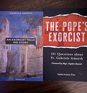 An Exorcist tells his story and The Popes Exorcist (1 foto / 1)
