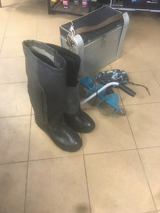 Müüa külvik, talvesaapad + kast (2 foto / 2)