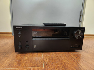 Onkyo TX-NR686 7.2 Channel THX Network A/V Receiver (1 foto / 3)
