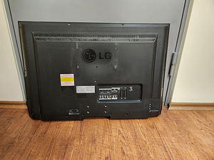 Телевизор LG 32LC42 (32") HD черный (2 фото из 2)