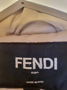 Куртка FENDI (3 фото из 3)