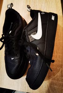 Кроссовки NIKE (2 фото из 3)