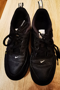 Кроссовки NIKE (3 фото из 3)
