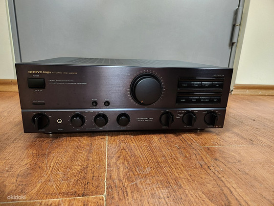 Onkyo A-8670 Stereo Integrated Amplifier